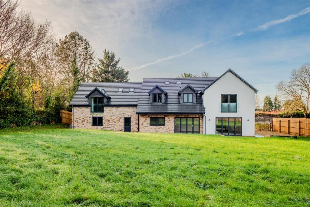Brand new 5 bed detached home in stunning non estate location in Brockley photo 3