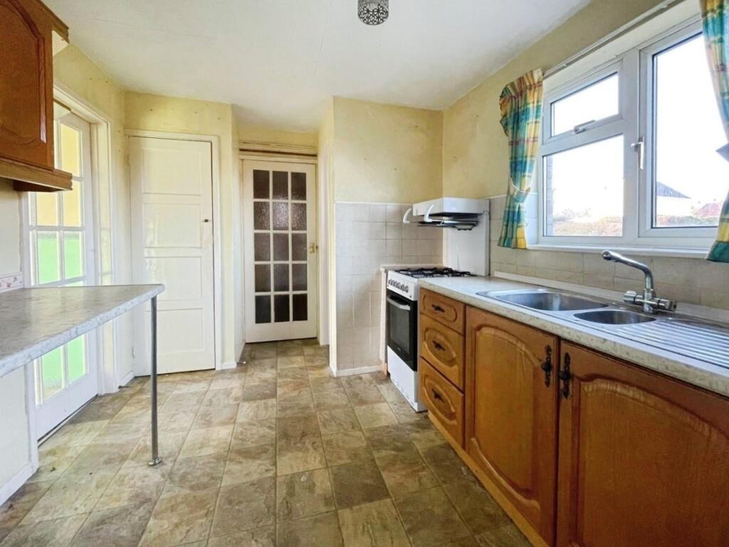 Tilsdown Close, Dursley photo 3