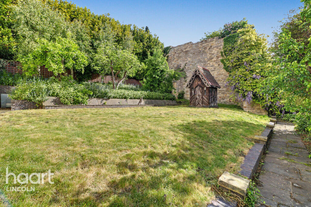 House in Lincoln, Ermine - View 3