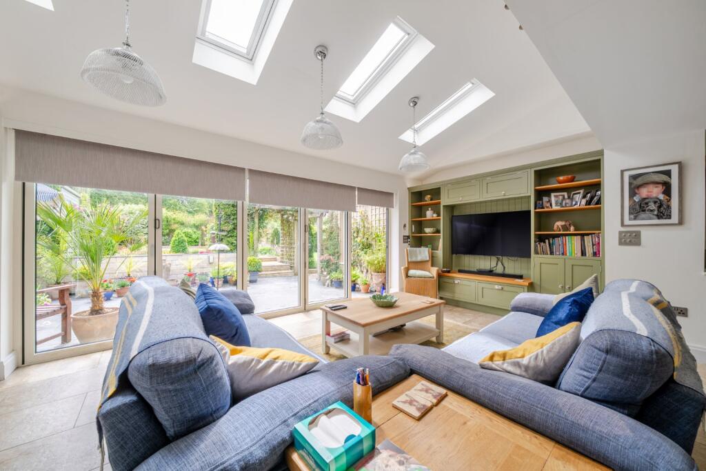 Wood Lane, Brinkworth, Chippenham, Wiltshire, SN15 - View 4