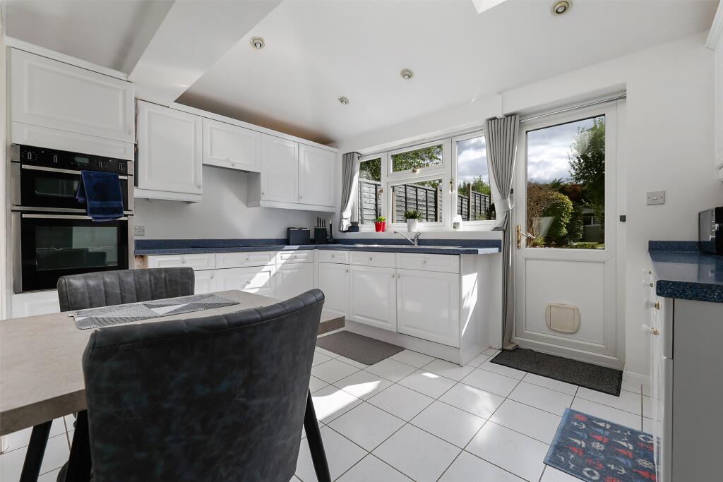 House in Reigate and Banstead, Merstham - View 4