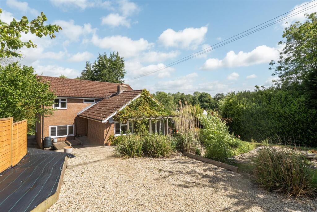 Main image of property: Oak Lane, Easterton