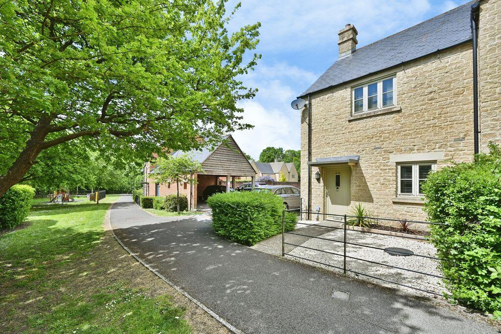 2-bed semi-detached on Peckham Walk, Cirencester, Gloucestershire, £340,000