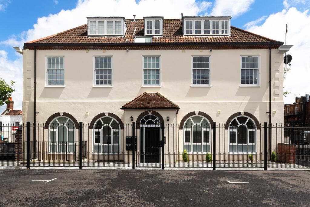 Main image of property: Flat 1, The Old Post Office, 17 New Street, Basingstoke, RG21 7DE