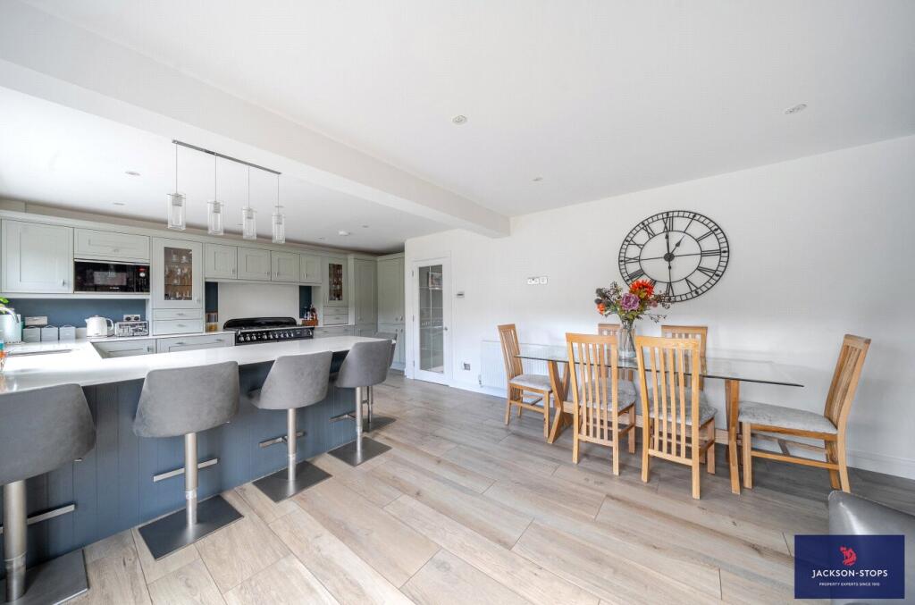 Stratford Close, Toddington, Central Bedfordshire, LU5 photo 3