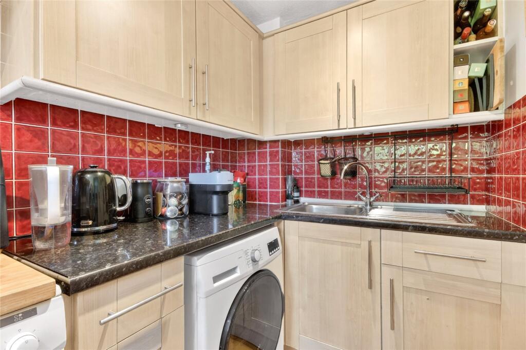 Apartment in Winkfield, Bracknell Forest - View 4