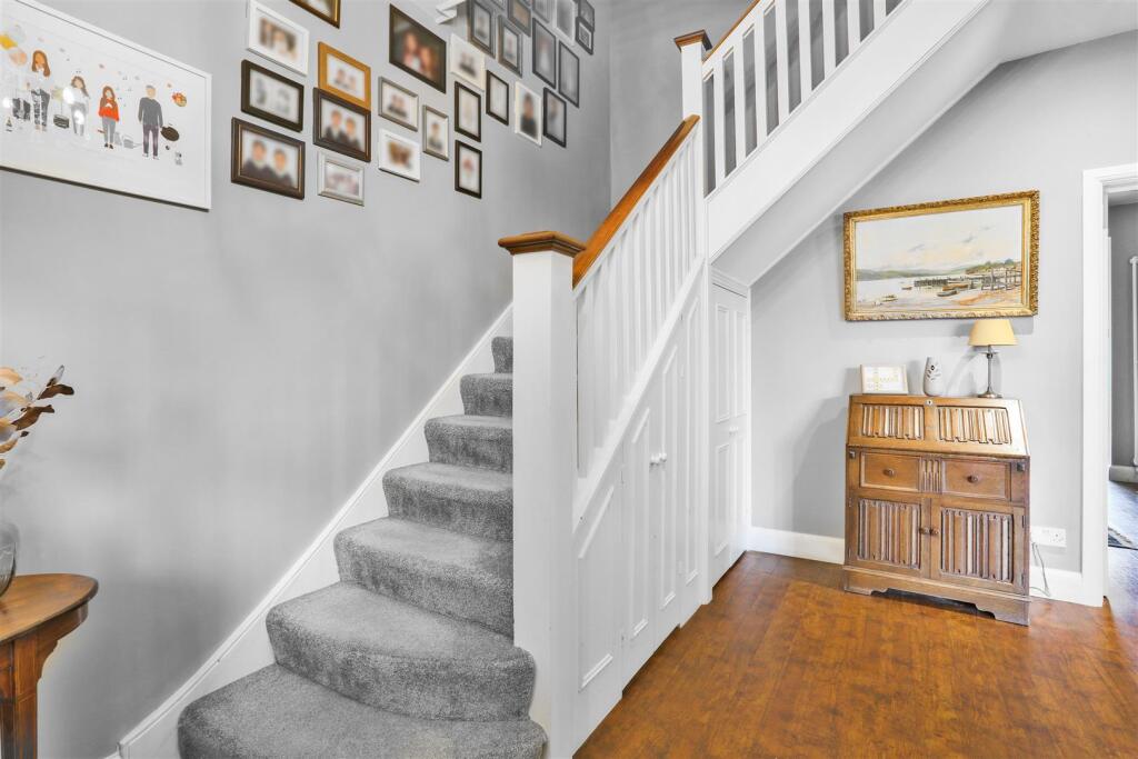 House in London, Carshalton Beeches - More