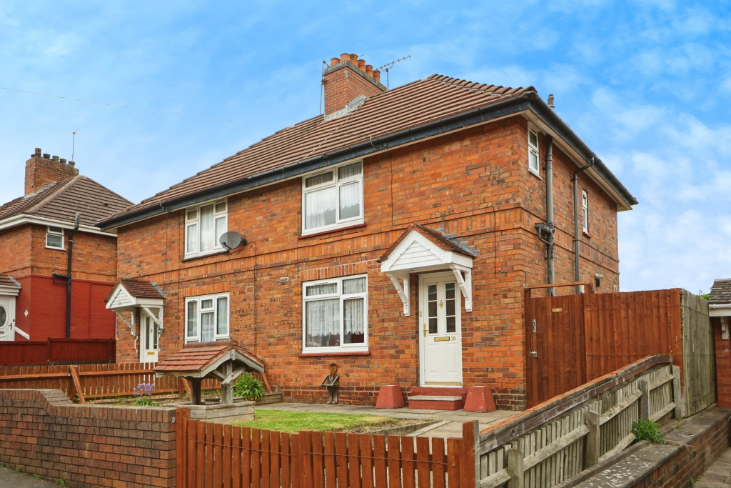 3-bed semi-detached on Foxglove Road, Wren's Nest, Dudley, DY1, £180,000