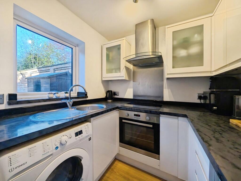 Apartment in Crowthorne, Bracknell Forest - View 3