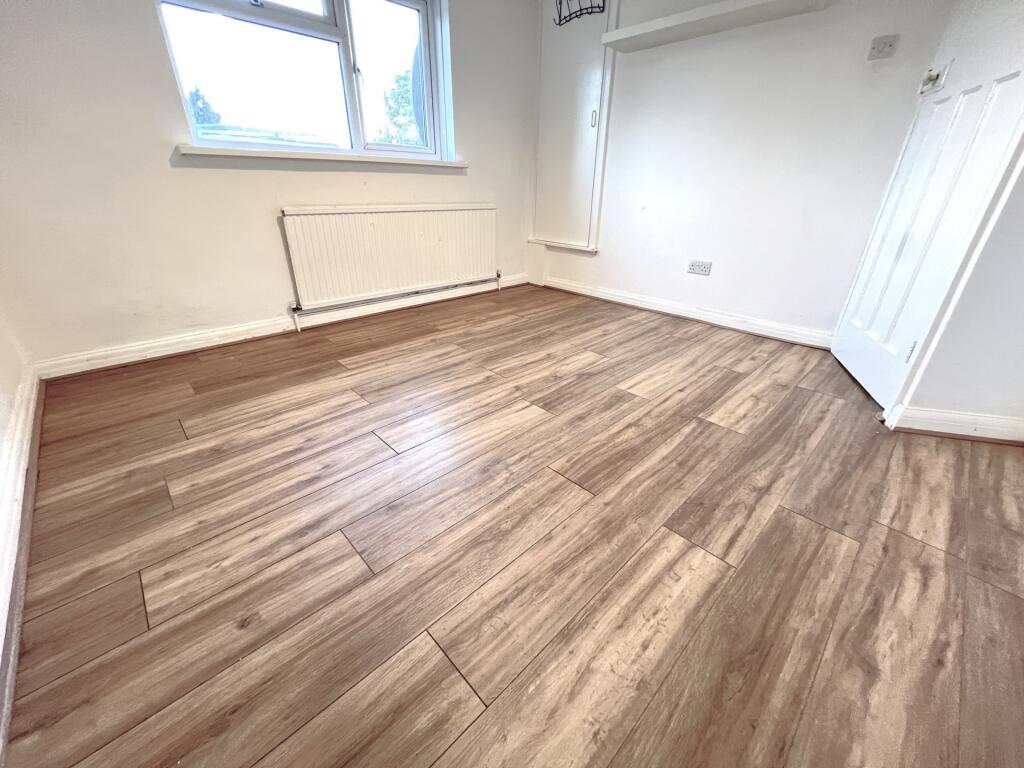 Oval Road North, Dagenham, RM10 - View 6