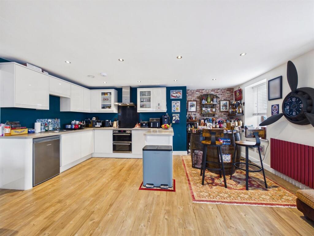 Apartment in Newcastle upon Tyne - View 5