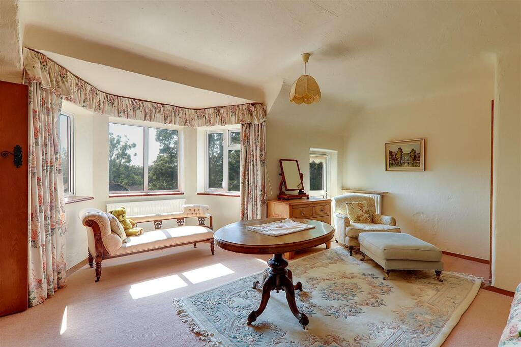 House in Worthing, West Sussex - More