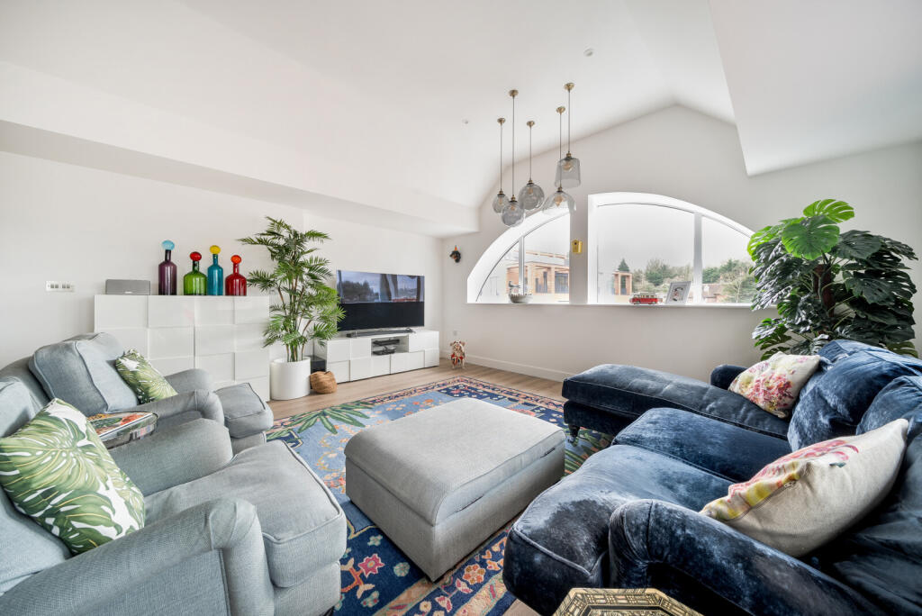Apartment in Waverley, Holloway Hill, Godalming - More