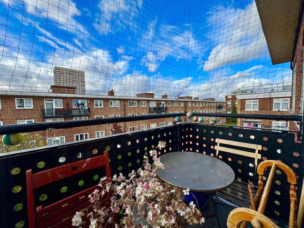 House in London - View 2