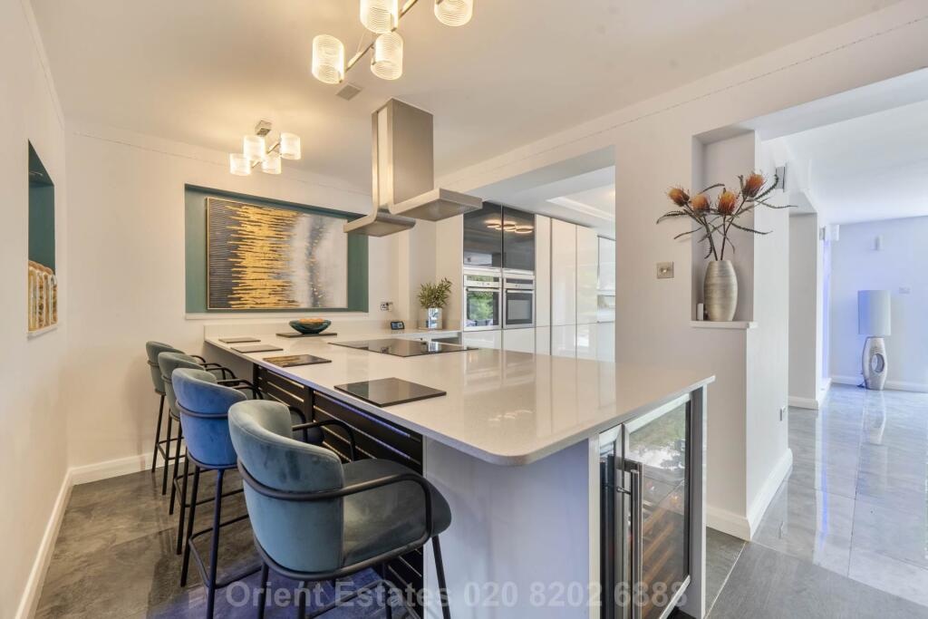 Upland Drive, Brookmans Park photo 4