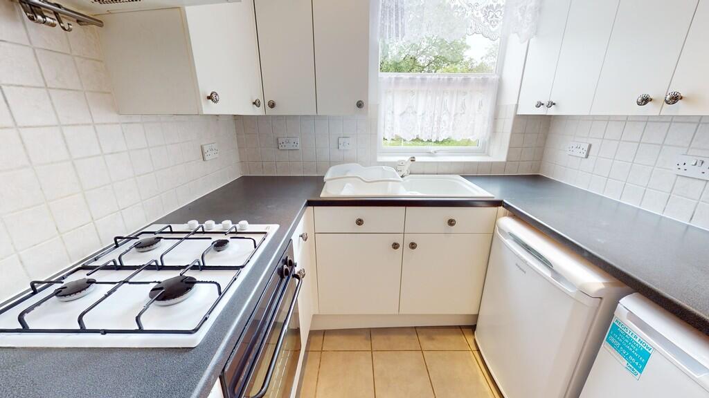 Apartment in Cheltenham, Kingsditch, Hesters Way - View 2