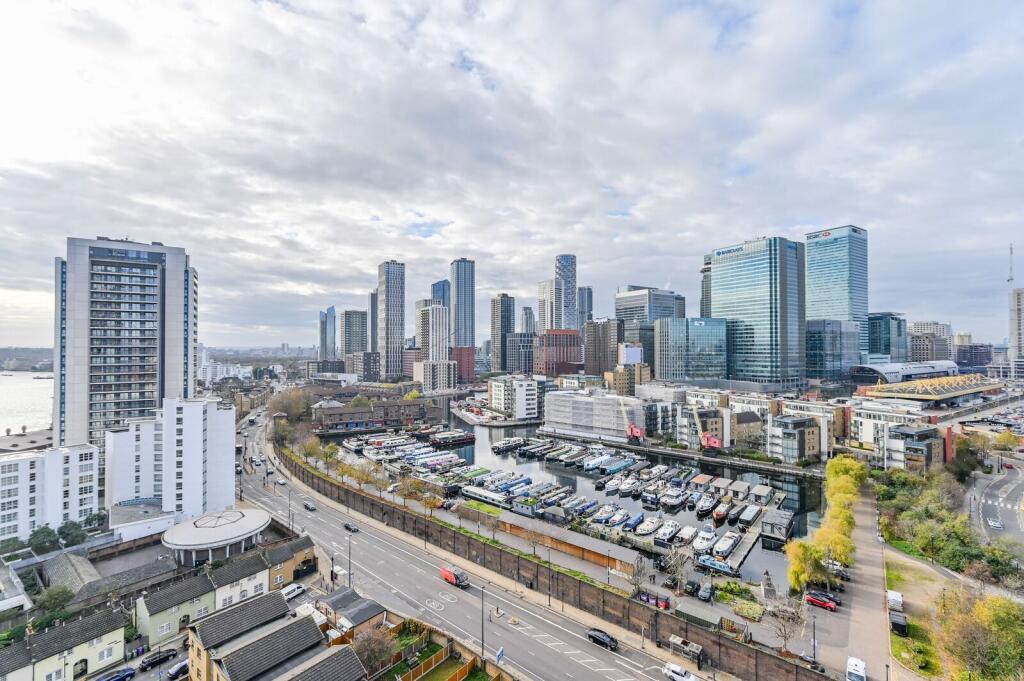 Main image of property: Streamlight Tower, Canary Wharf, London, E14