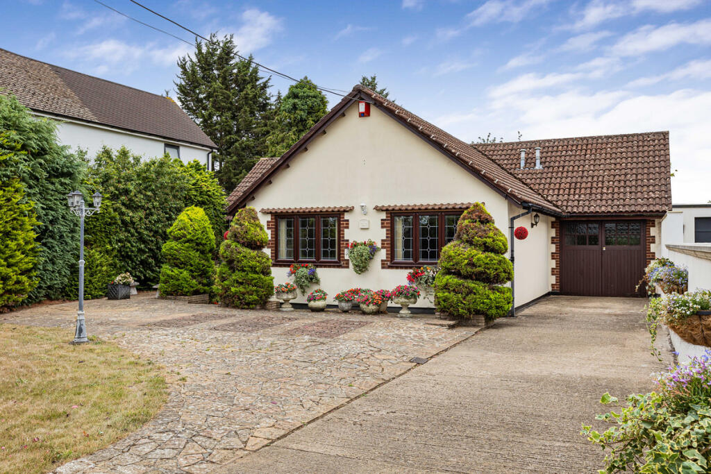 Main image of property: Sugworth Lane, Radley, OX14