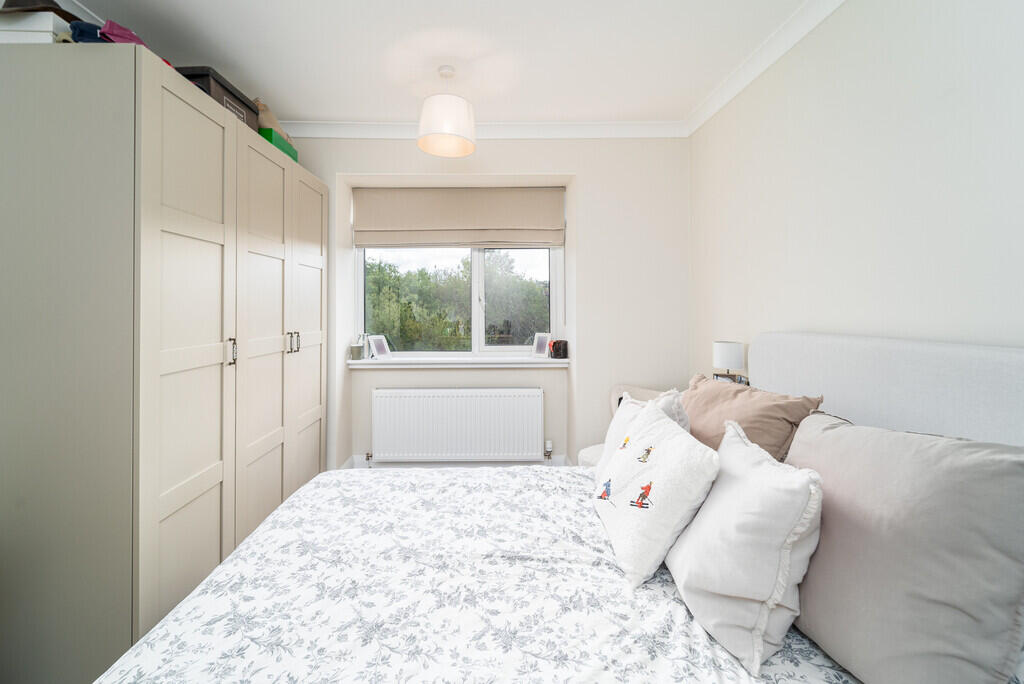 Apartment in London, Colney Hatch - View 4