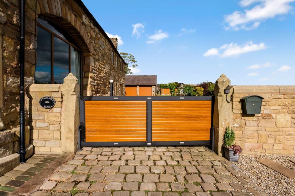 Additional image 25 of Pollard Row, Fence