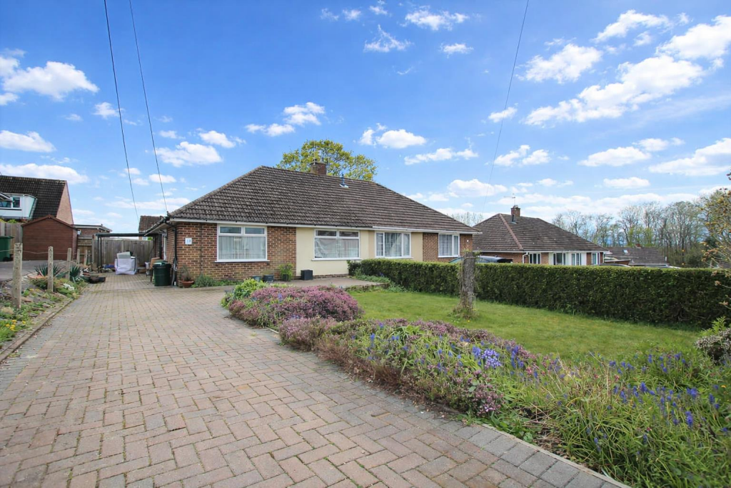 2-bed house on St. Margarets Road, Bishopstoke, Eastleigh, £385,000