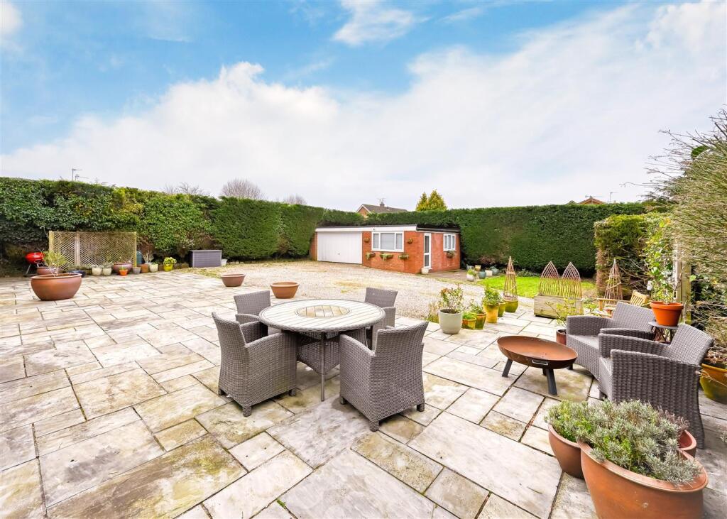 Westview, 30 Wolverhampton Road, Pattingham, Wolverhampton, WV6 7AF photo 2
