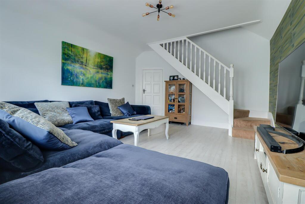 House in Southend-on-Sea - More
