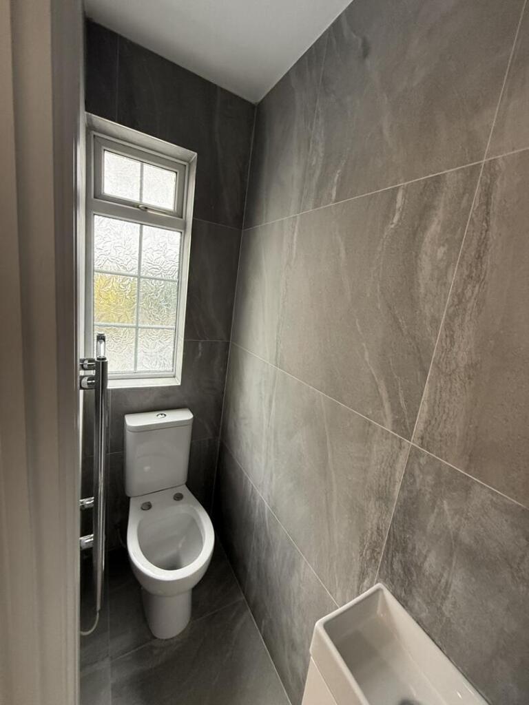 Apartment in Barnet, Cockfosters - More