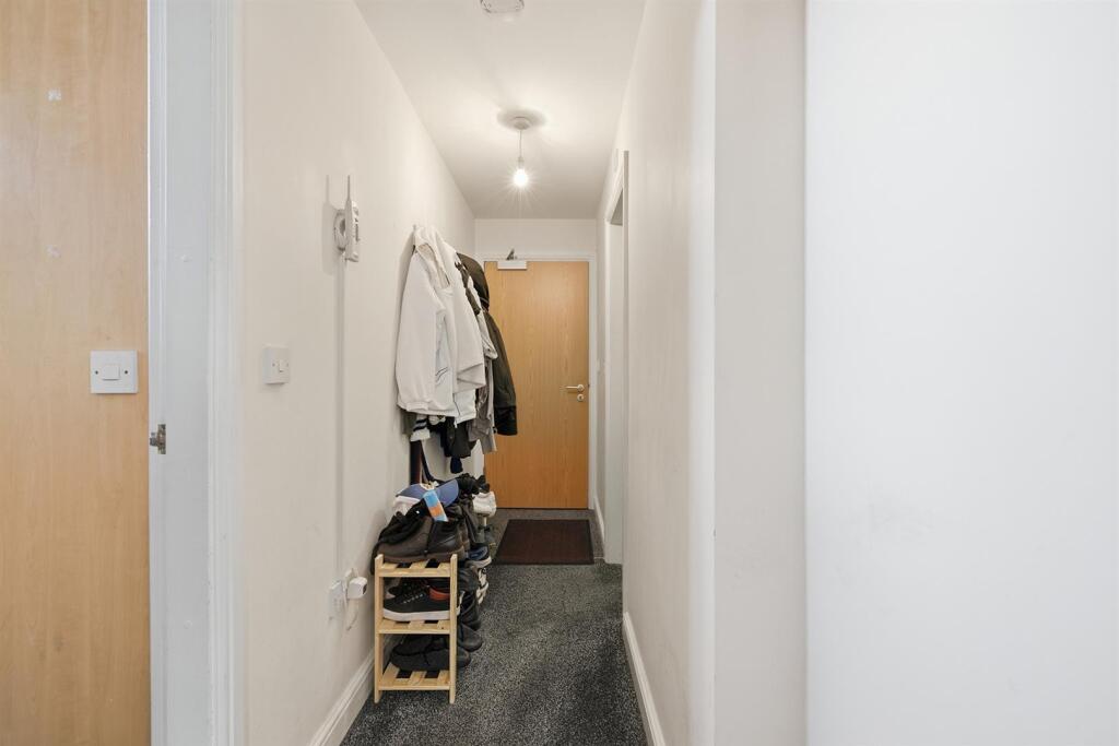 Apartment in Kirklees, West Yorkshire - View 5