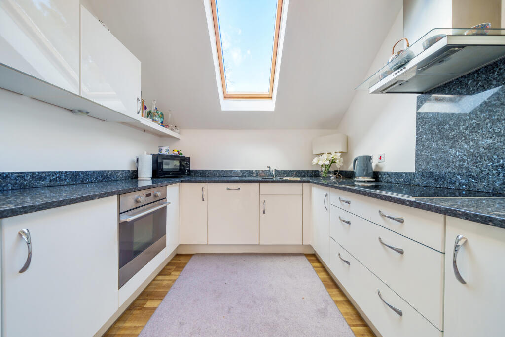 Reigate Road, Dorking, RH4 photo 3