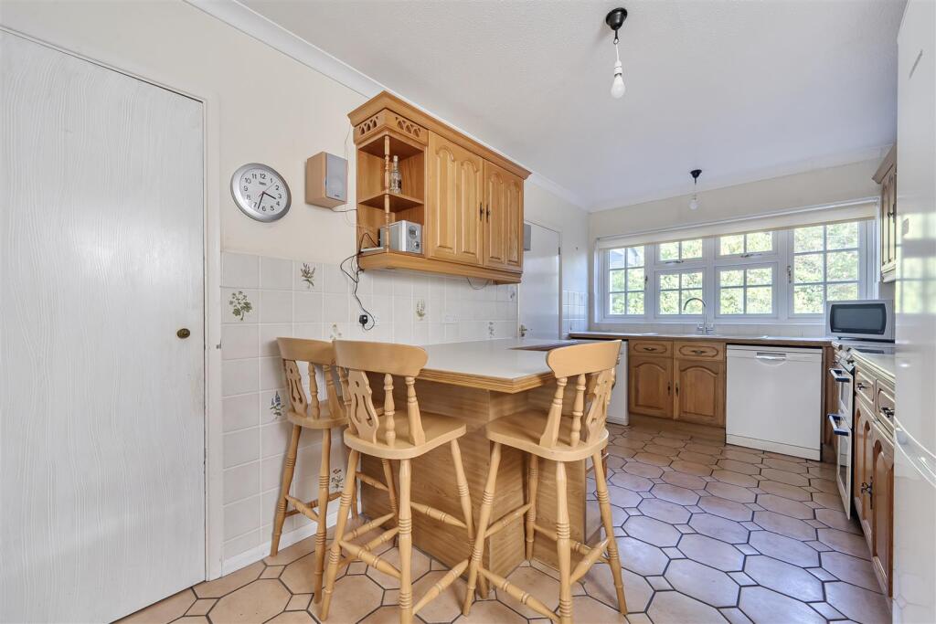 House in Slough - View 5