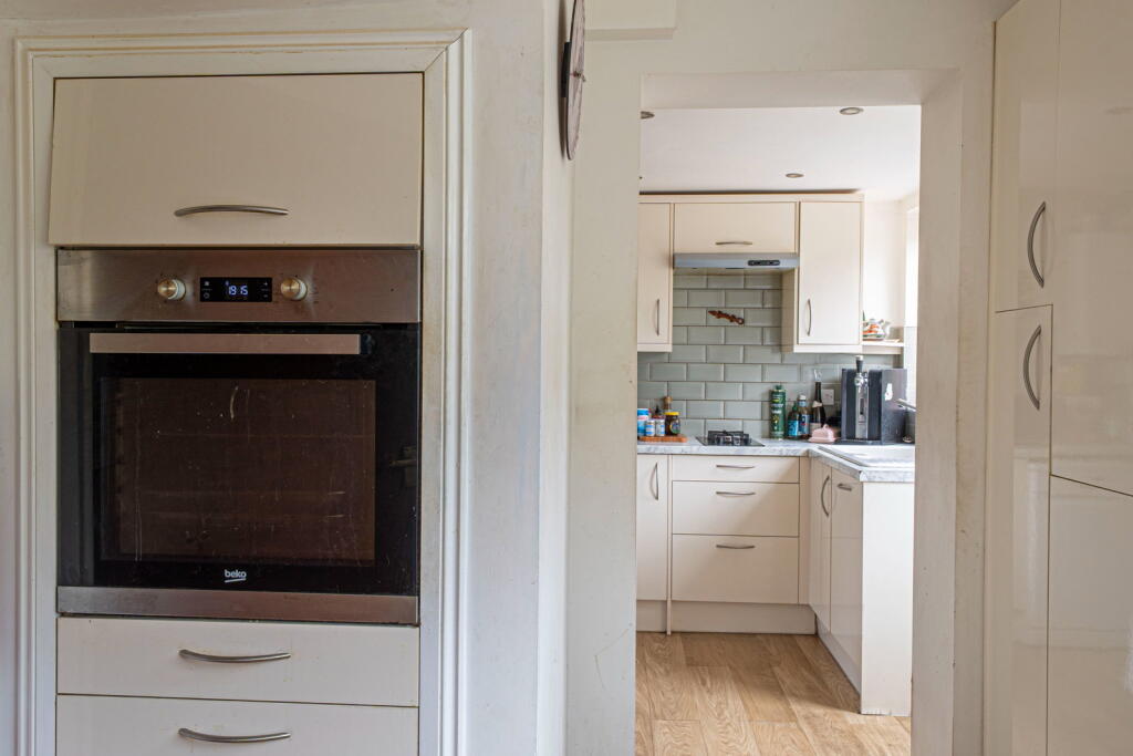 House in Basingstoke and Deane, Oakley - More