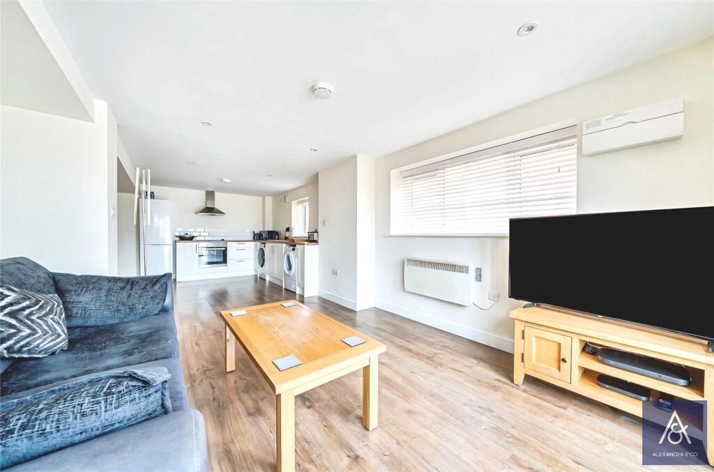Apartment in Brackley, West Northamptonshire - View 2