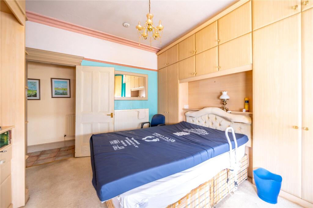 Trent Boulevard, West Bridgford, Nottingham, Nottinghamshire, NG2 - More