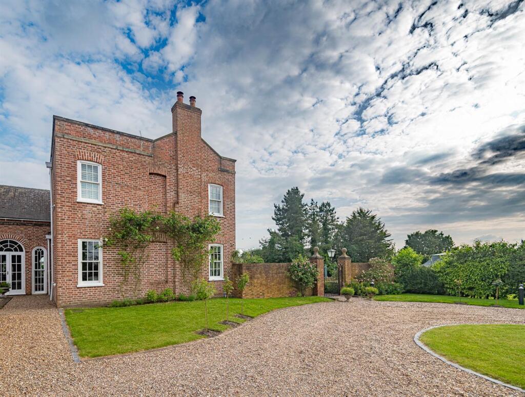 The Manor House, Sotby, Market Rasen photo 3