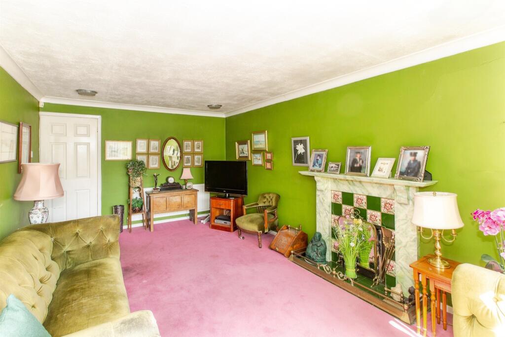 House in Northampton, Islip - View 3