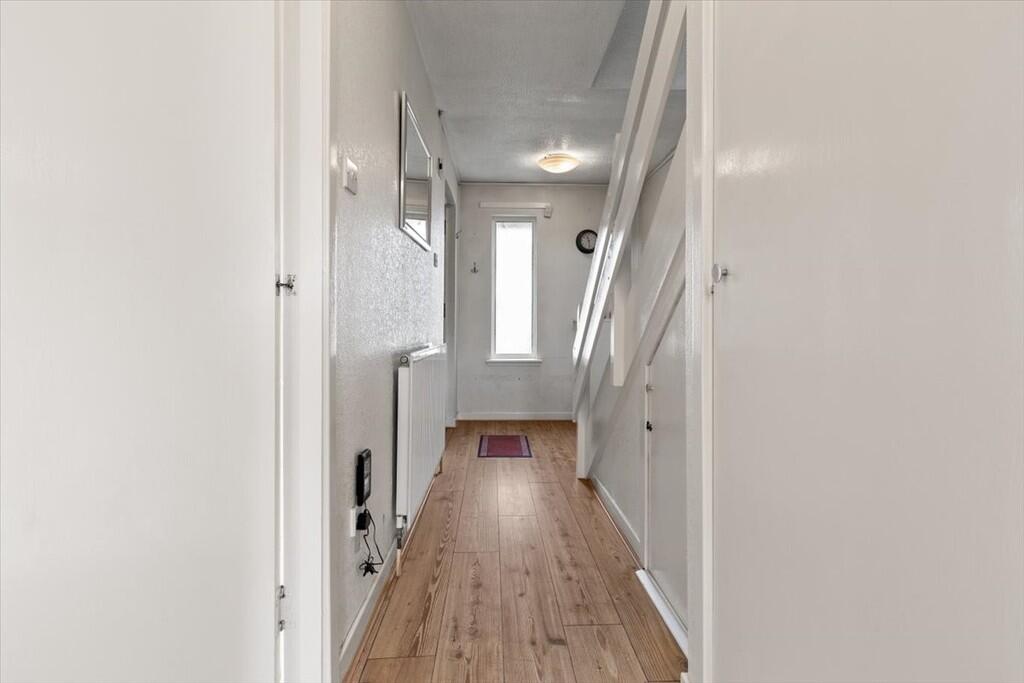 86 Queensland Drive photo 4