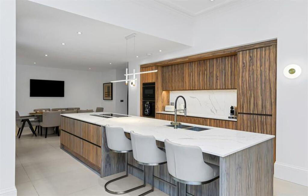 House in Nottingham - View 3