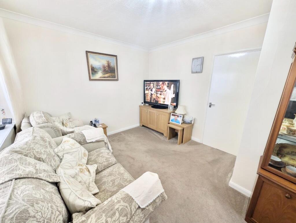 Urmond Road, Canvey Island photo 3