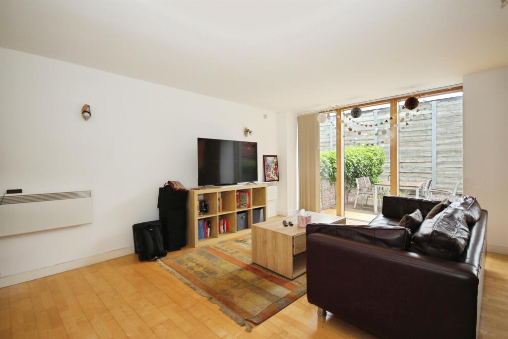Apartment in Coventry, West Midlands - View 2