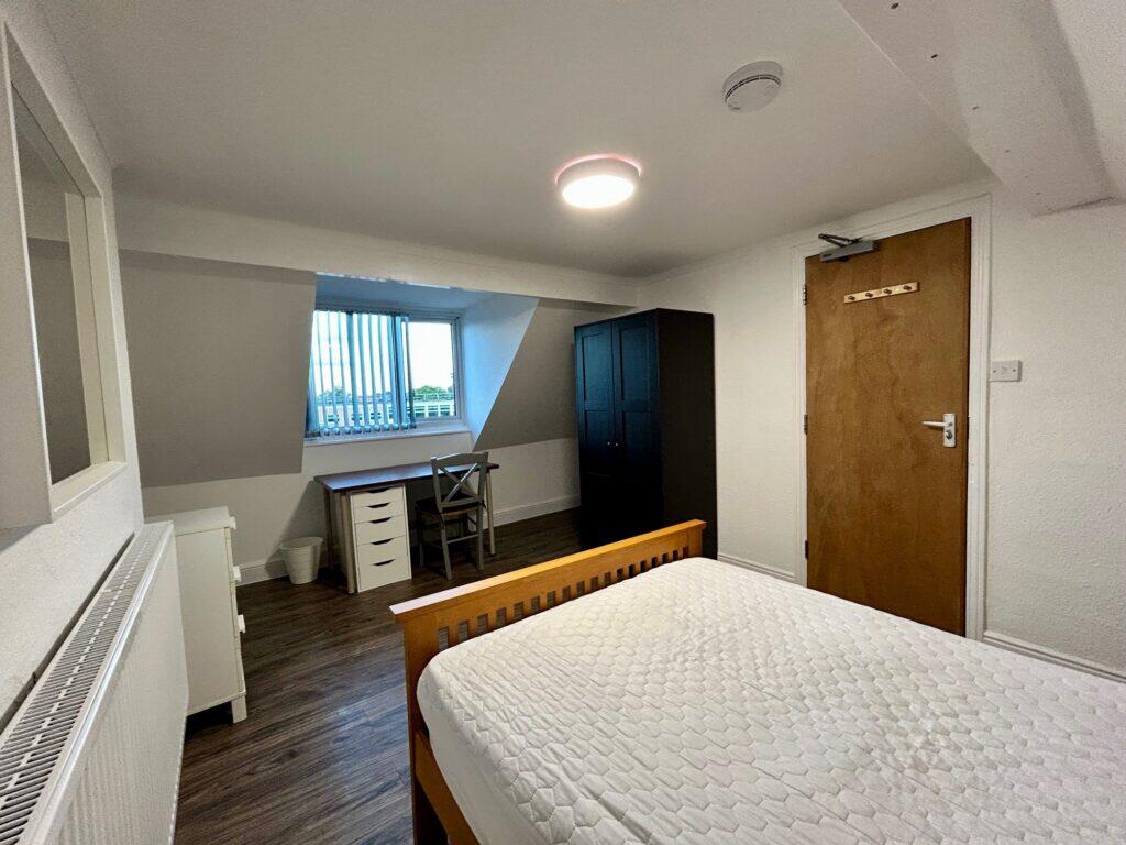 6 bedroom property for rent