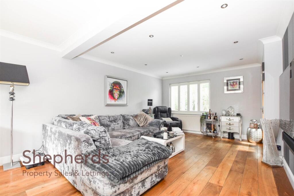 House in Broxbourne, Hertfordshire - View 3