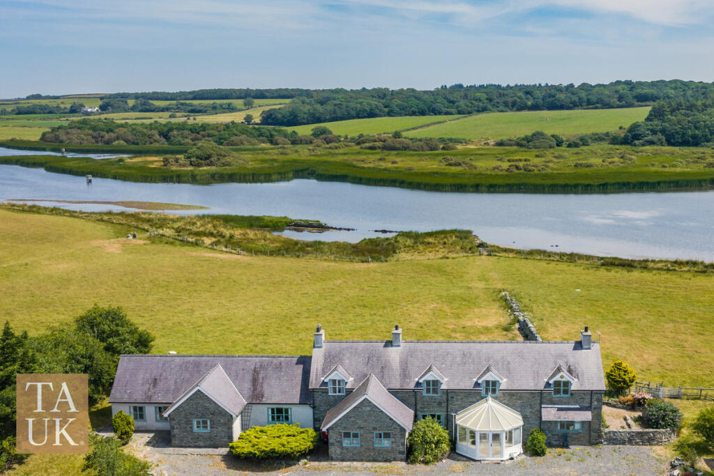 House in Bodedern, Ynys Môn / Isle of Anglesey - View 5