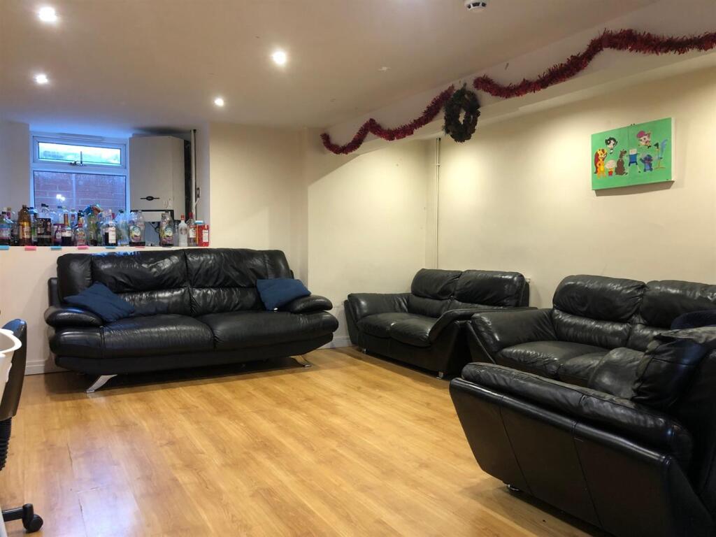 House in Leeds - View 2