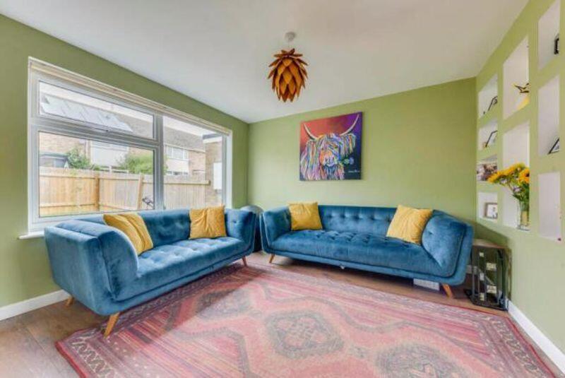 Stunning Modern Home in Village Location photo 2