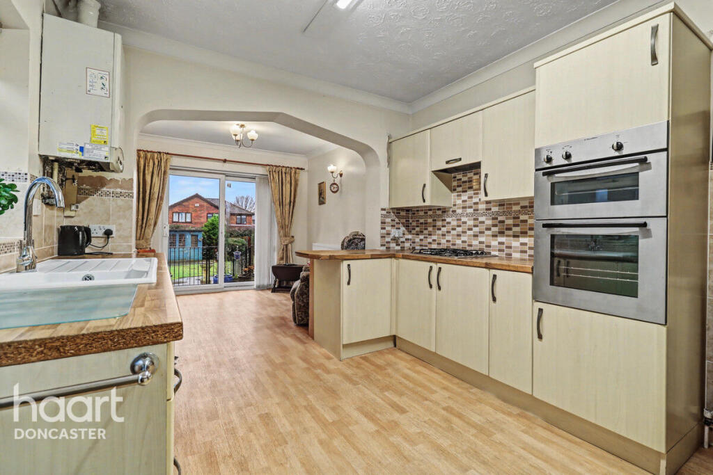 Eastfield Lane, Auckley, Doncaster photo 2