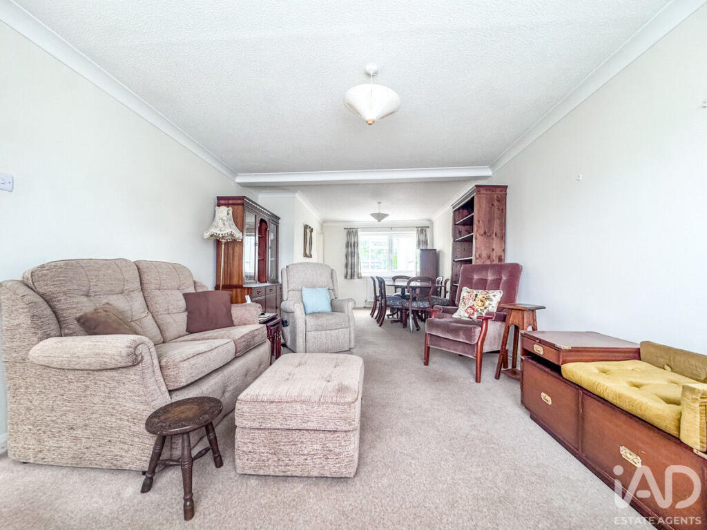 Leatfield Drive, Looseleigh, Plymouth, Devon, PL6 PERFECT FAMILY HOME photo 2