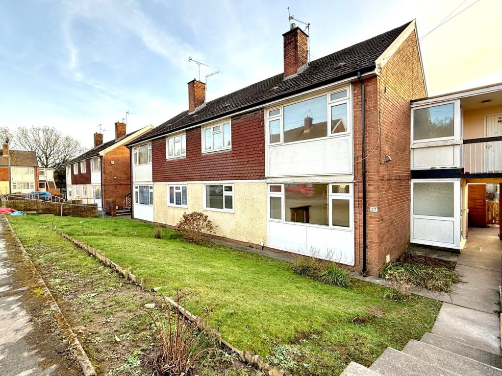 2-bed flat on Blackbirds Close, Rogerstone, Newport, NP10, £150,000