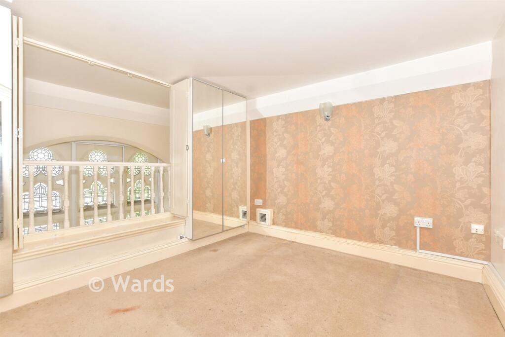 Apartment in Dover, Tower Hamlets