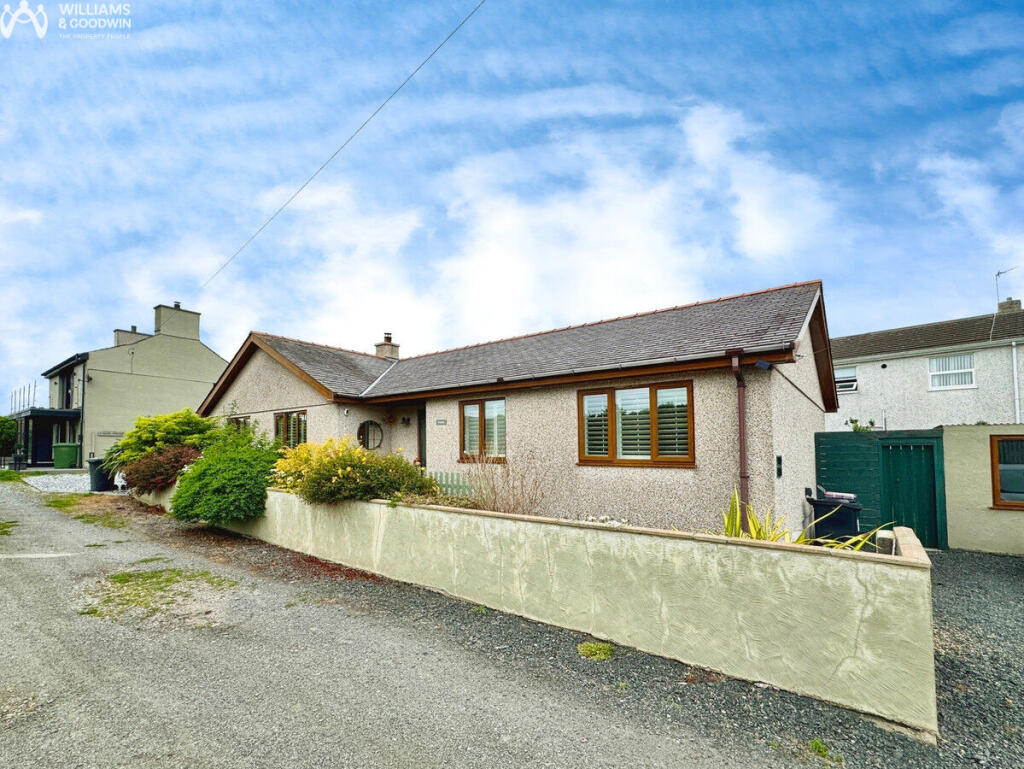3-bed bungalow on South Stack Road, Holyhead, Anglesey, LL65, £295,000